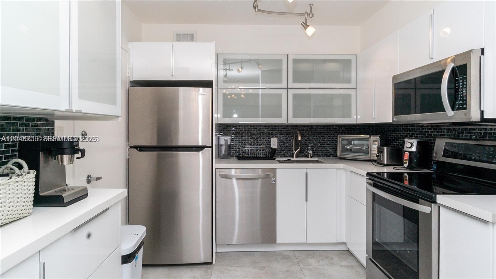 5161 Collins Ave 811 photo 7