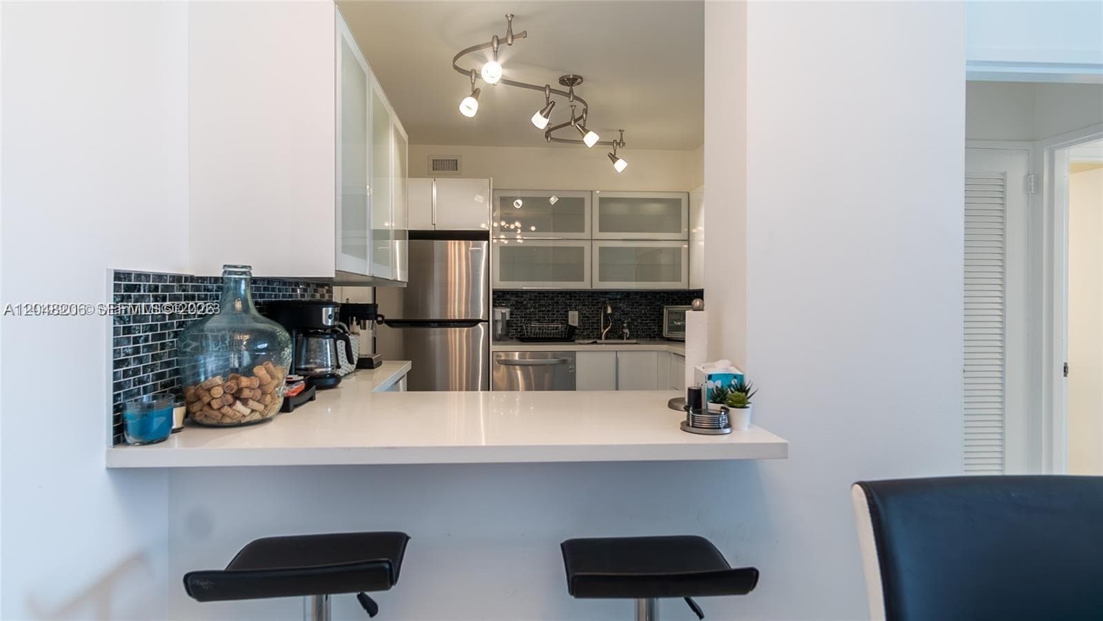 5161 Collins Ave 811 photo 8