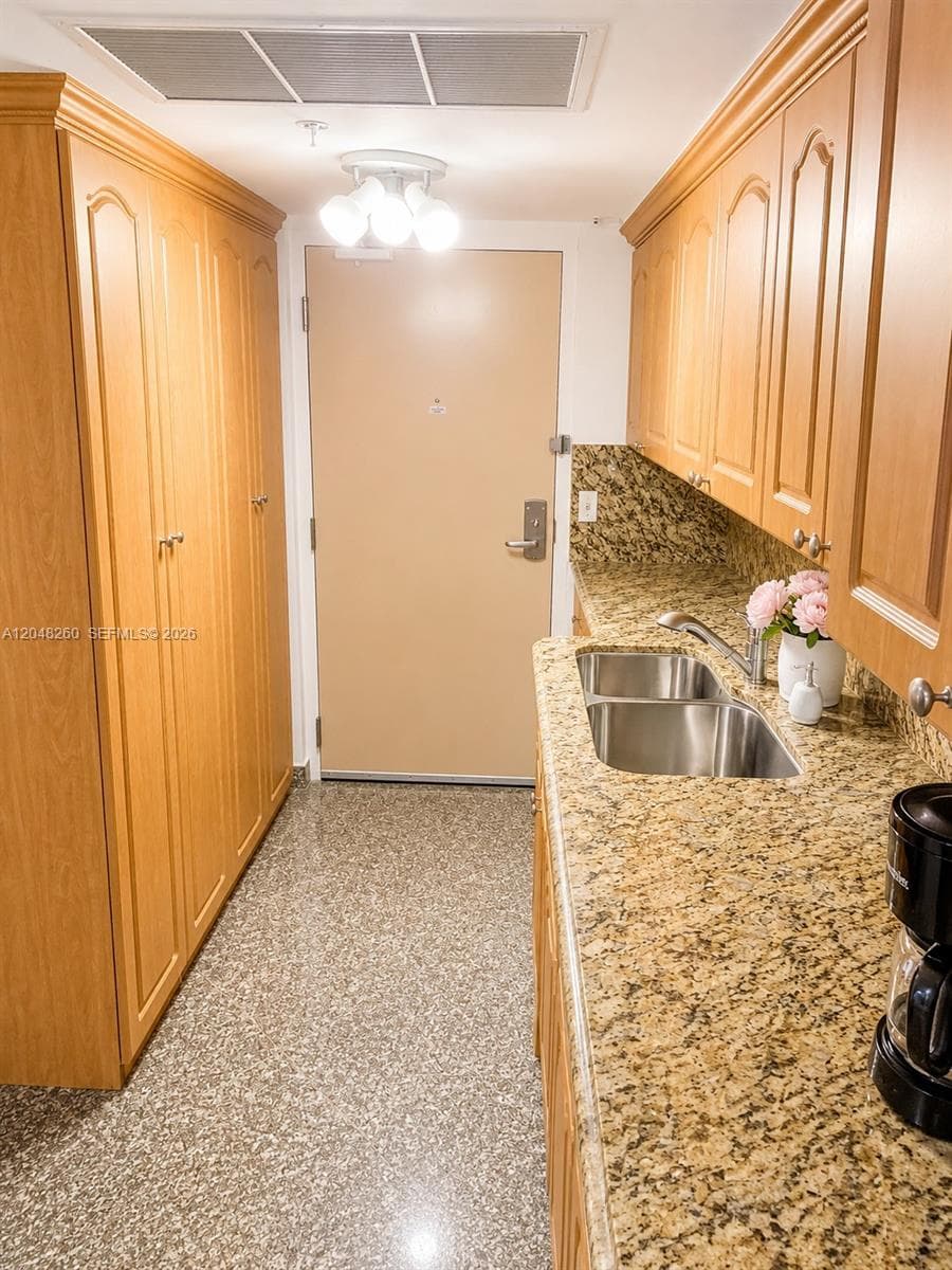 19201 Collins Ave 441 photo 10