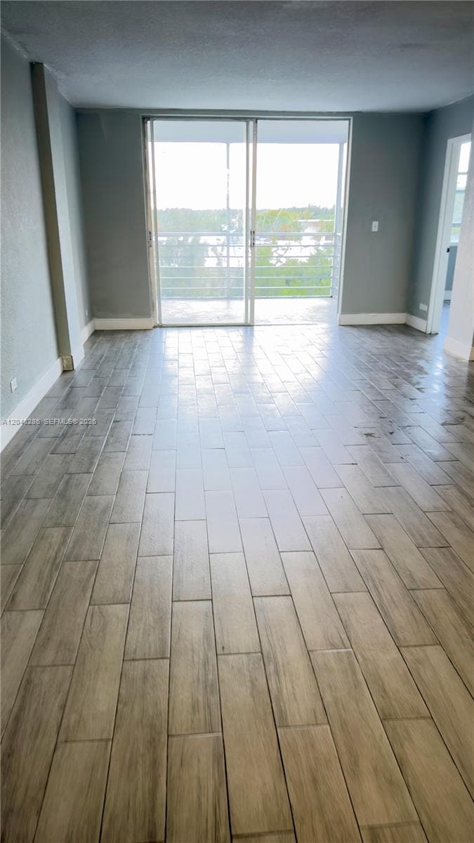 3660 NE 166th St 607 photo 2