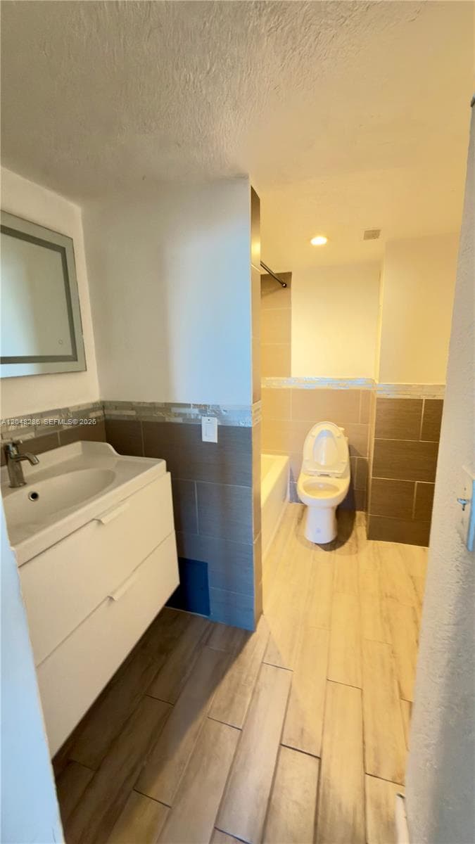 3660 NE 166th St 607 photo 4