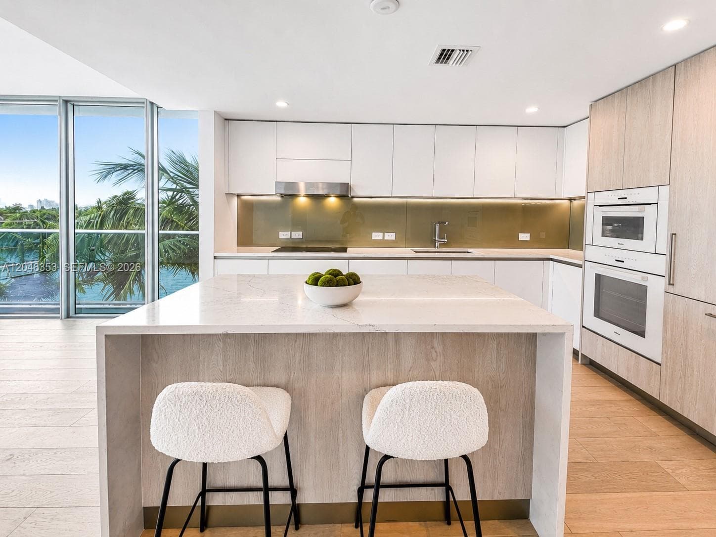 9201 E Bay Harbor Drive 401 photo 14