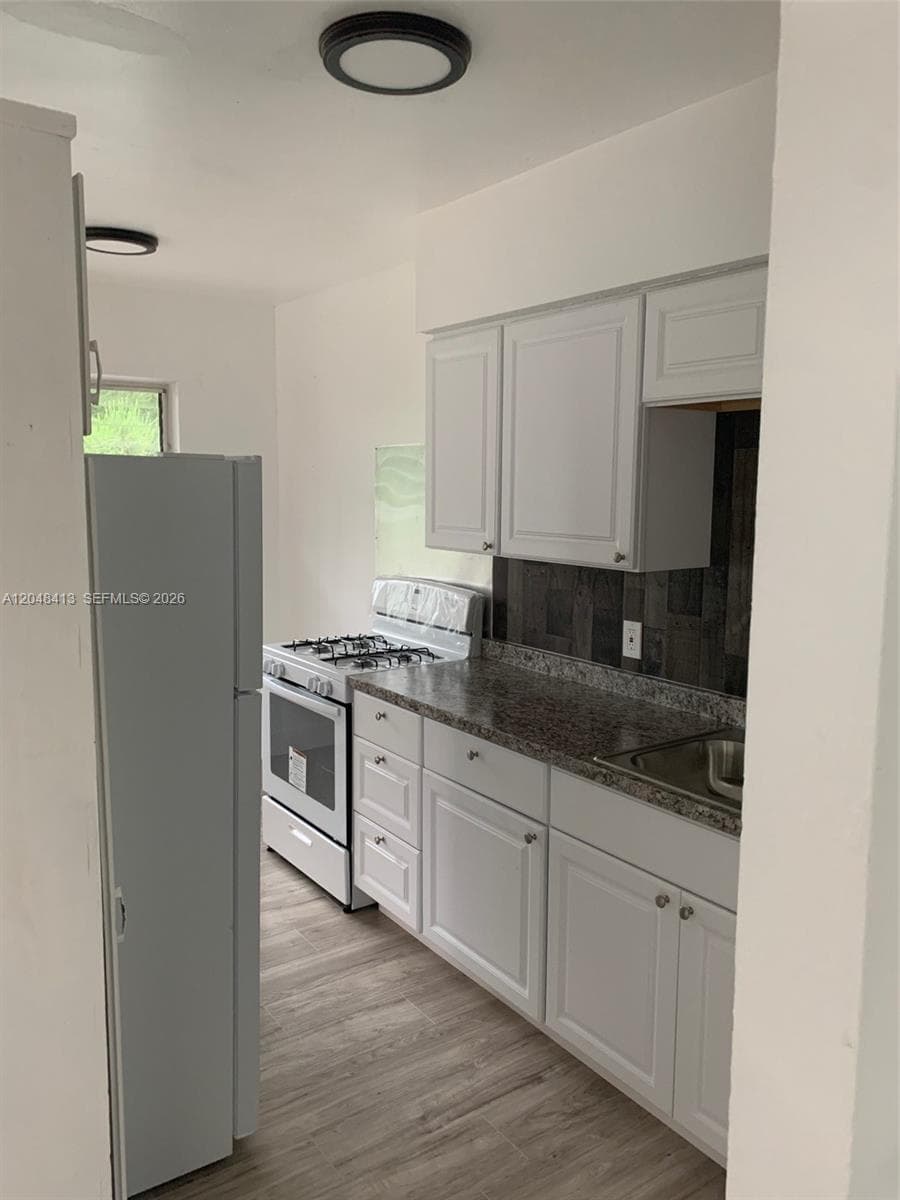 16675 NE 20th Ave 6 photo 3