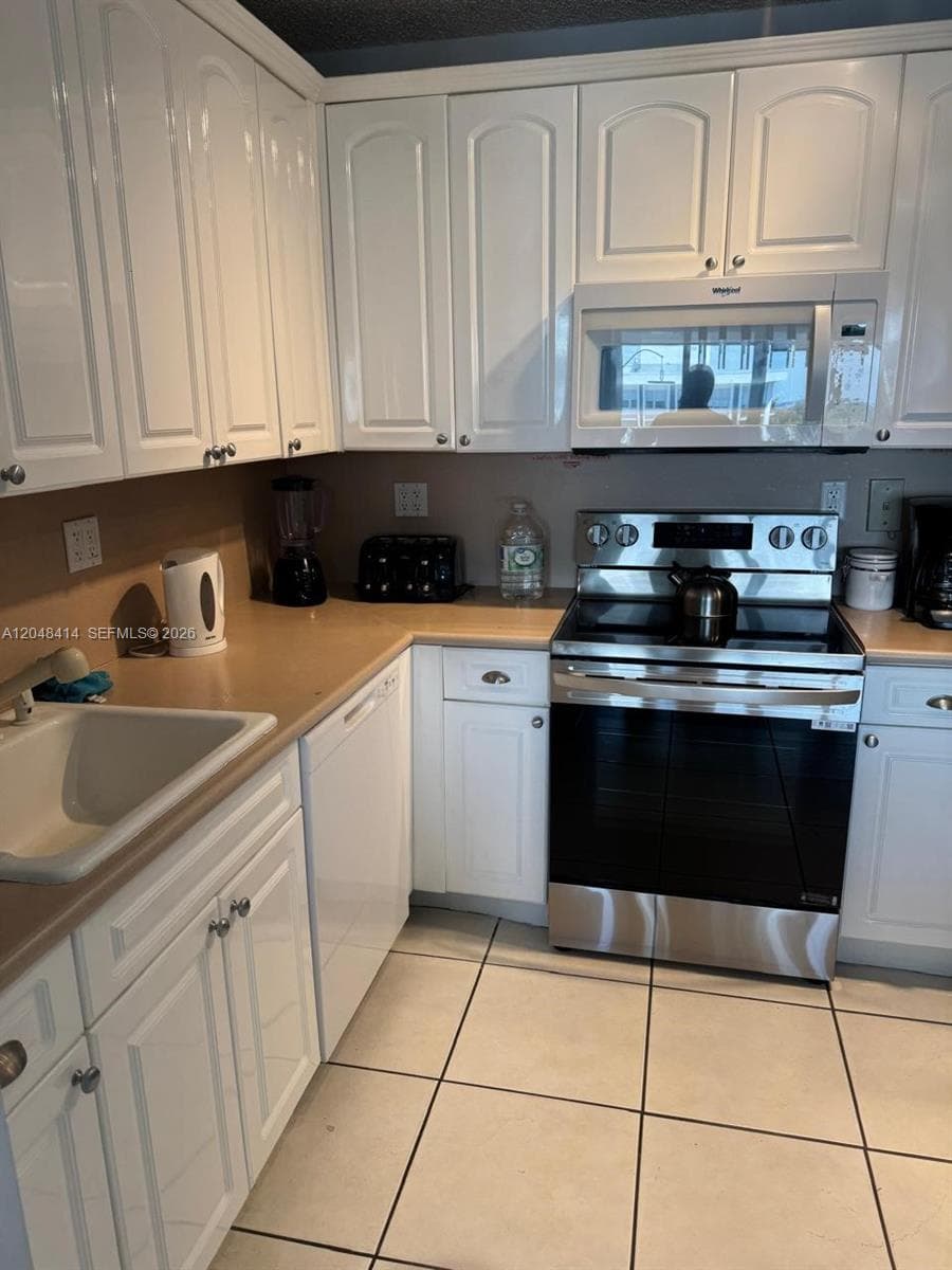5601 Collins Ave 823 photo 13