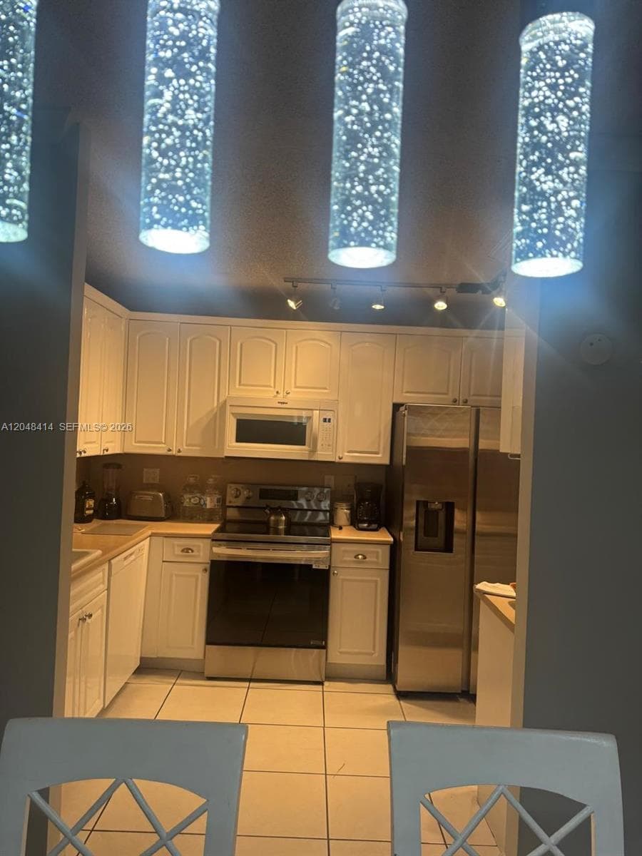 5601 Collins Ave 823 photo 12