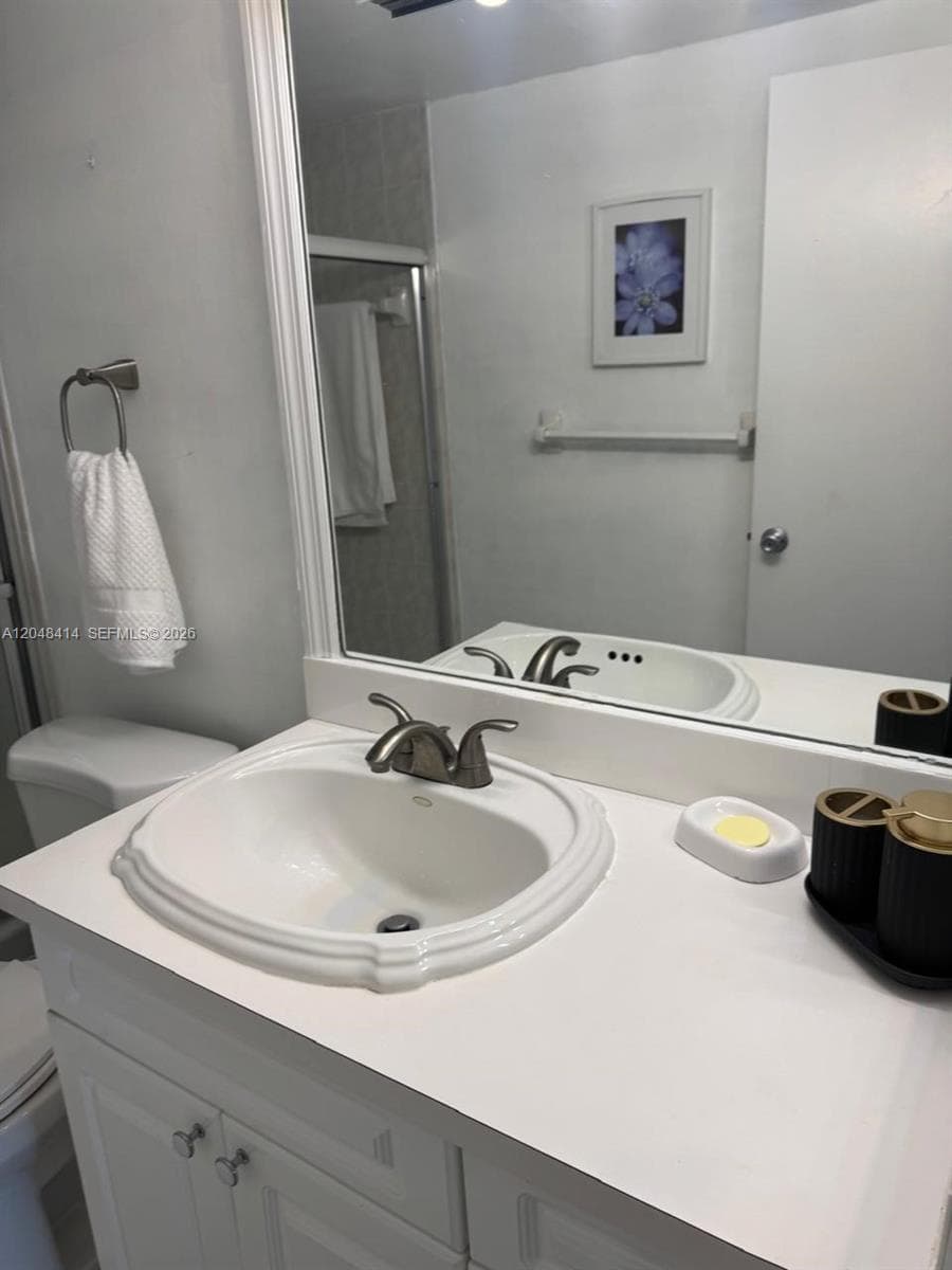 5601 Collins Ave 823 photo 22