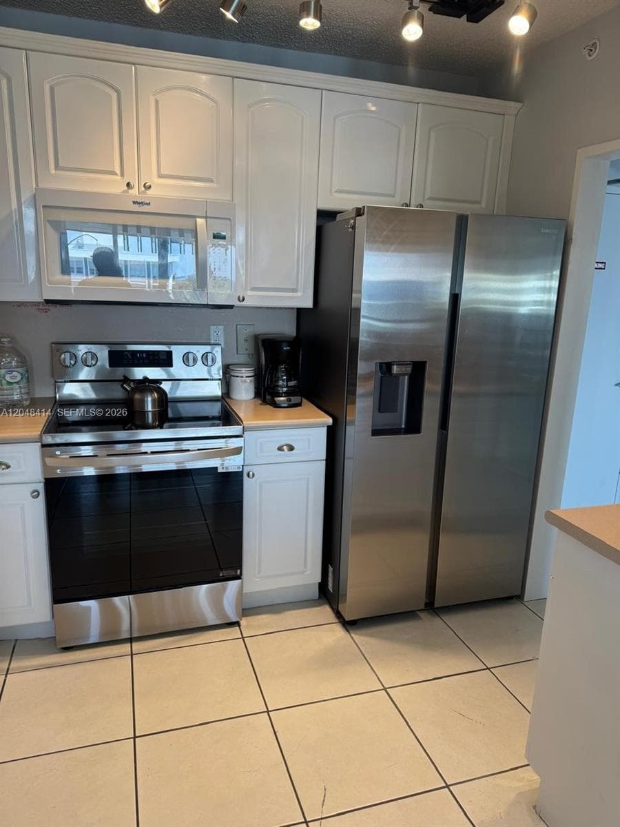 5601 Collins Ave 823 photo 3