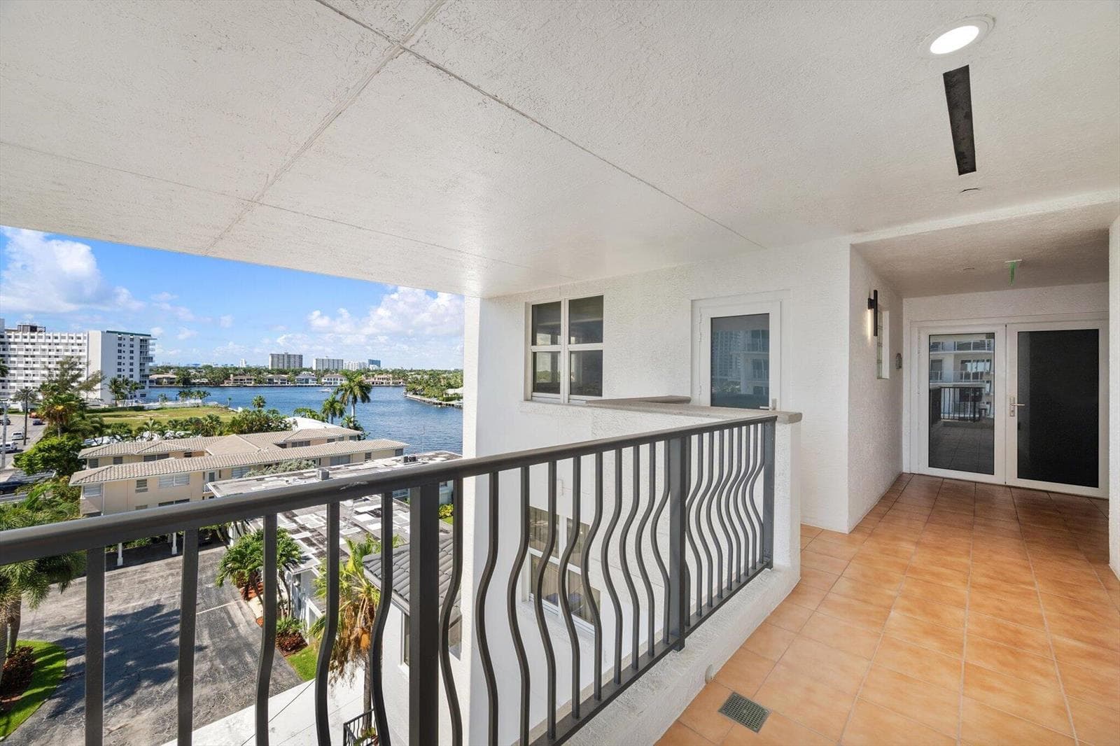 615 Bayshore Drive 603 photo 3