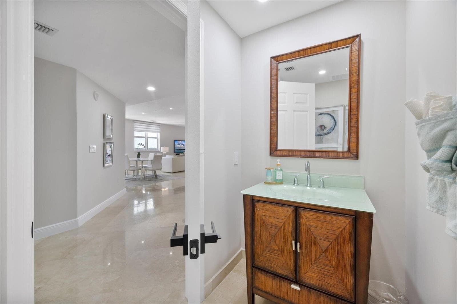 615 Bayshore Drive 603 photo 9