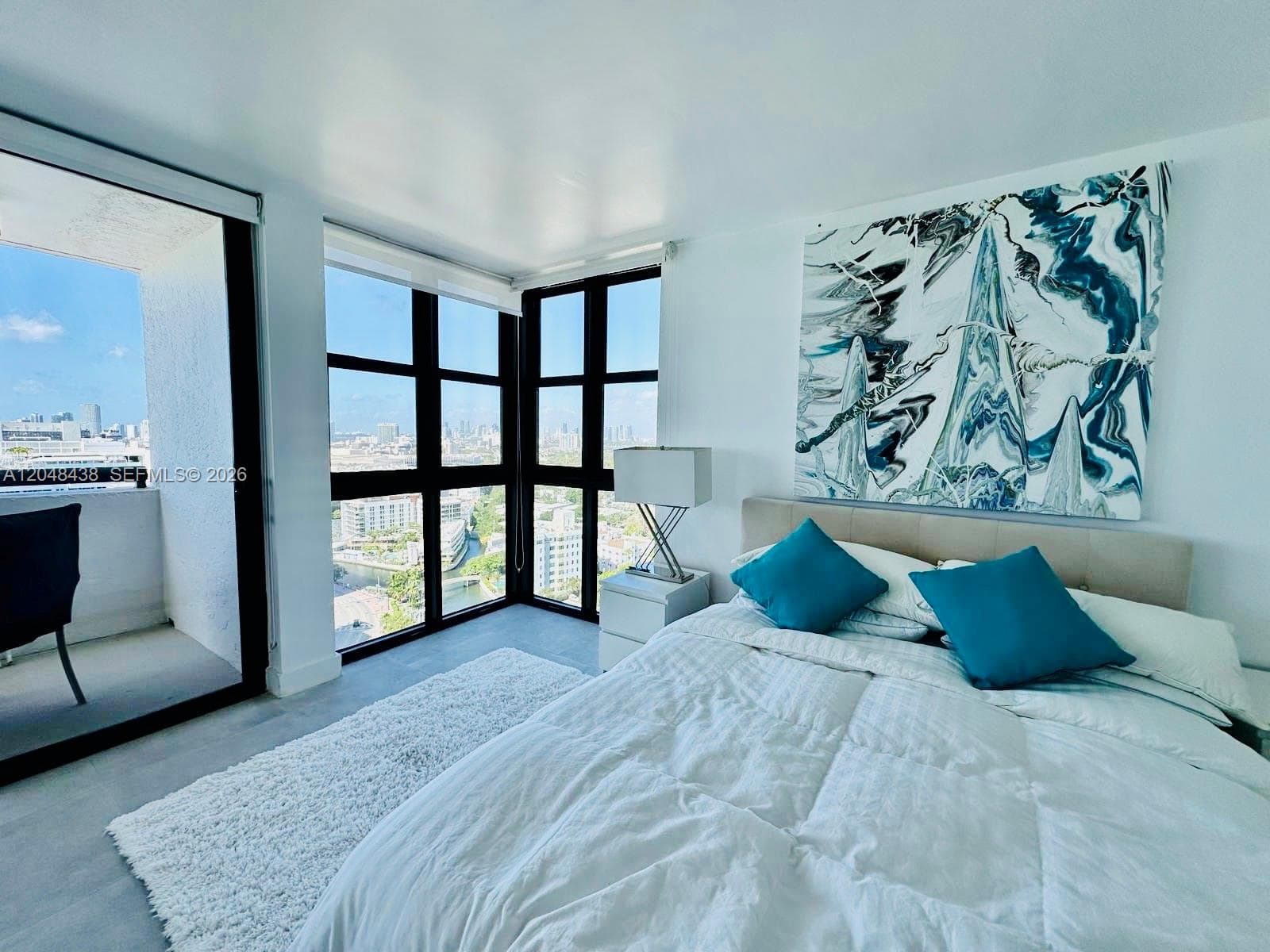 2555 Collins Ave PH214 photo 5