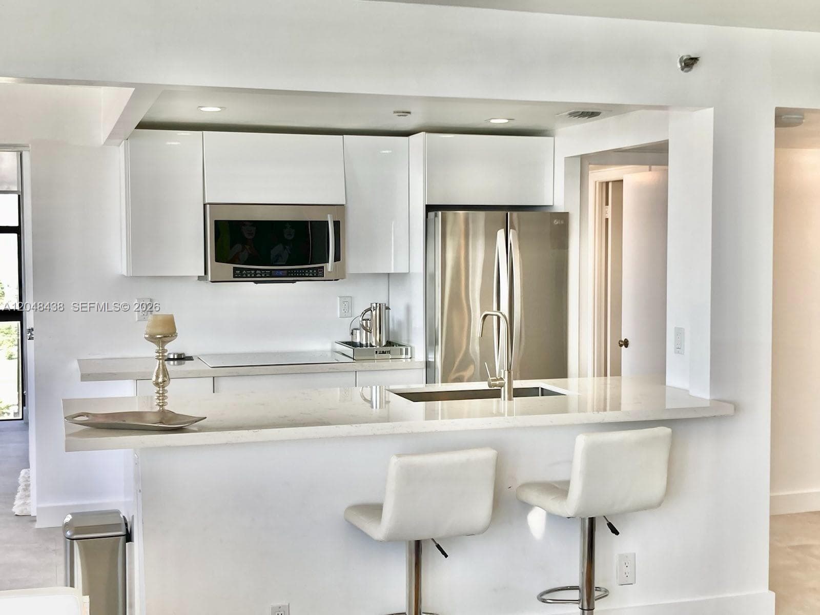 2555 Collins Ave PH214 photo 4