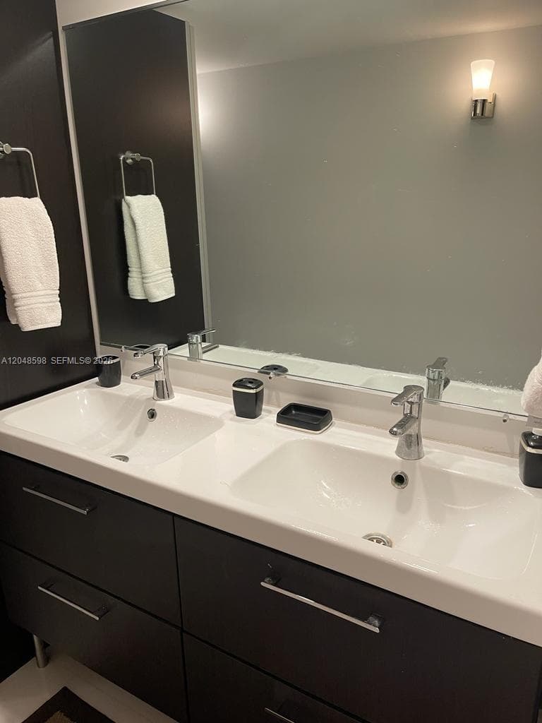 5701 Collins Ave 1411 photo 10