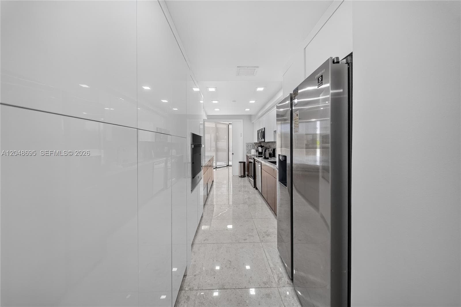 2800 Island Blvd 302 photo 13