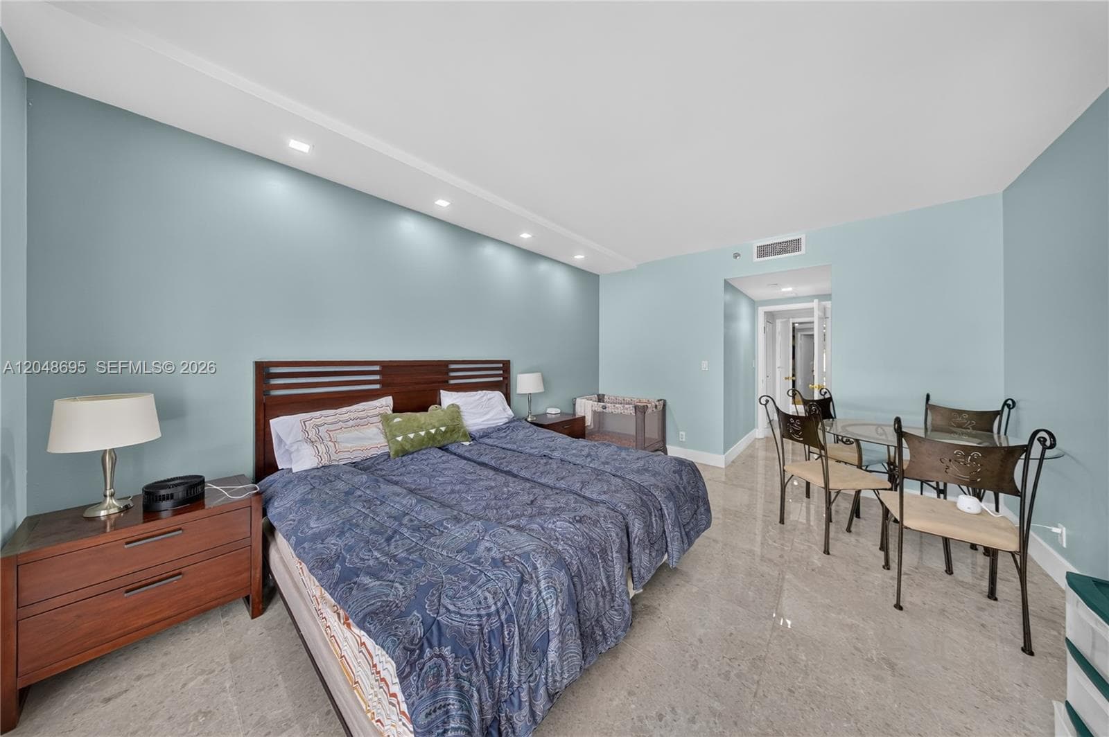 2800 Island Blvd 302 photo 22