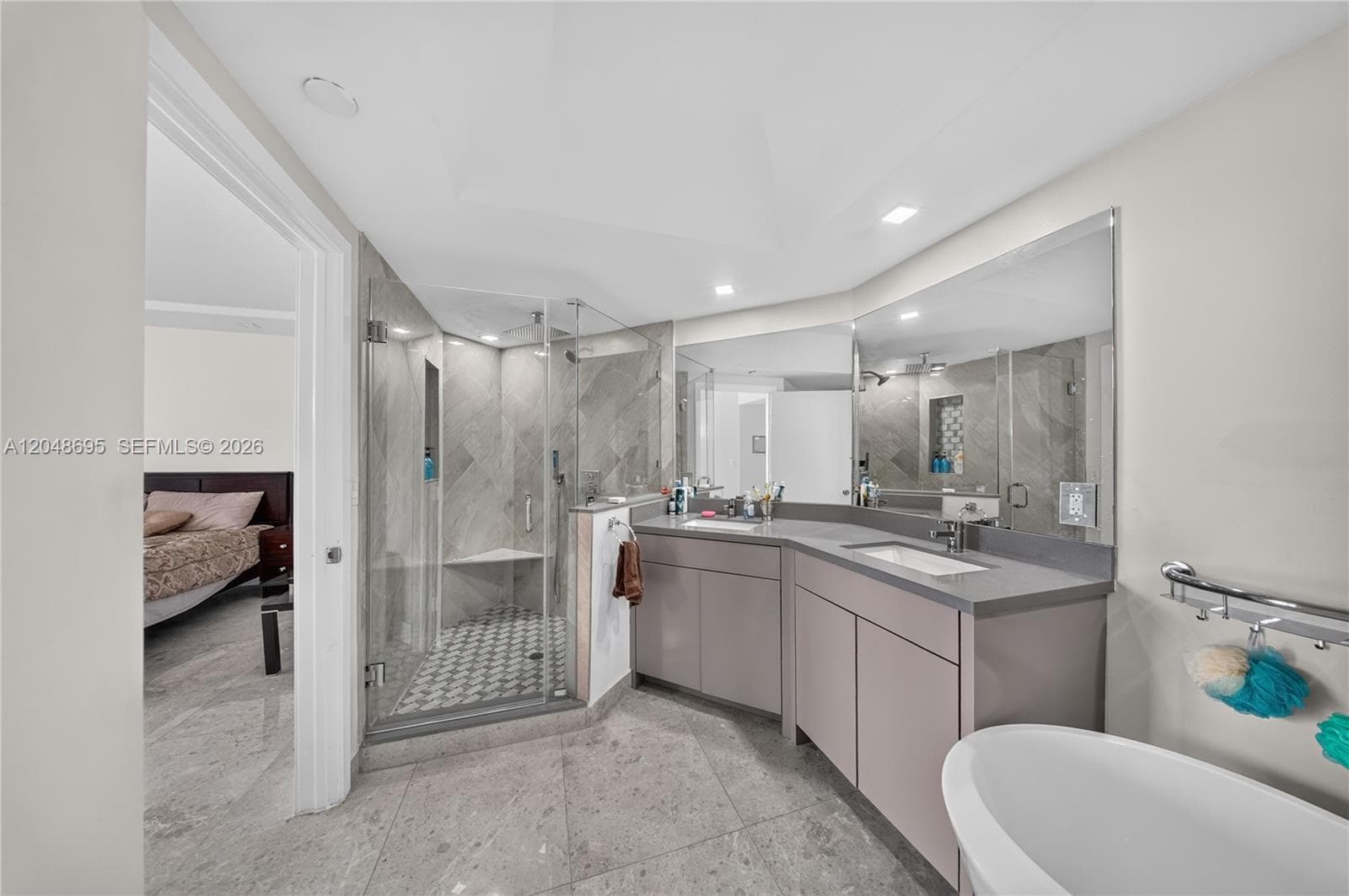 2800 Island Blvd 302 photo 18