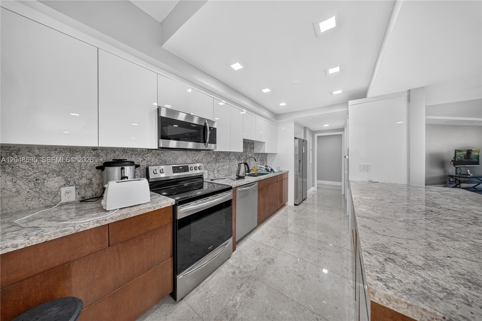 2800 Island Blvd 302 photo 11