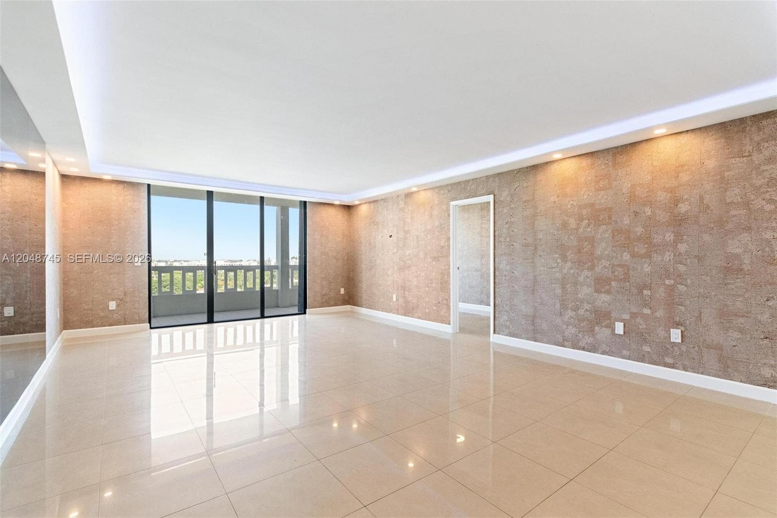 9801 Collins Ave 11-O photo 2