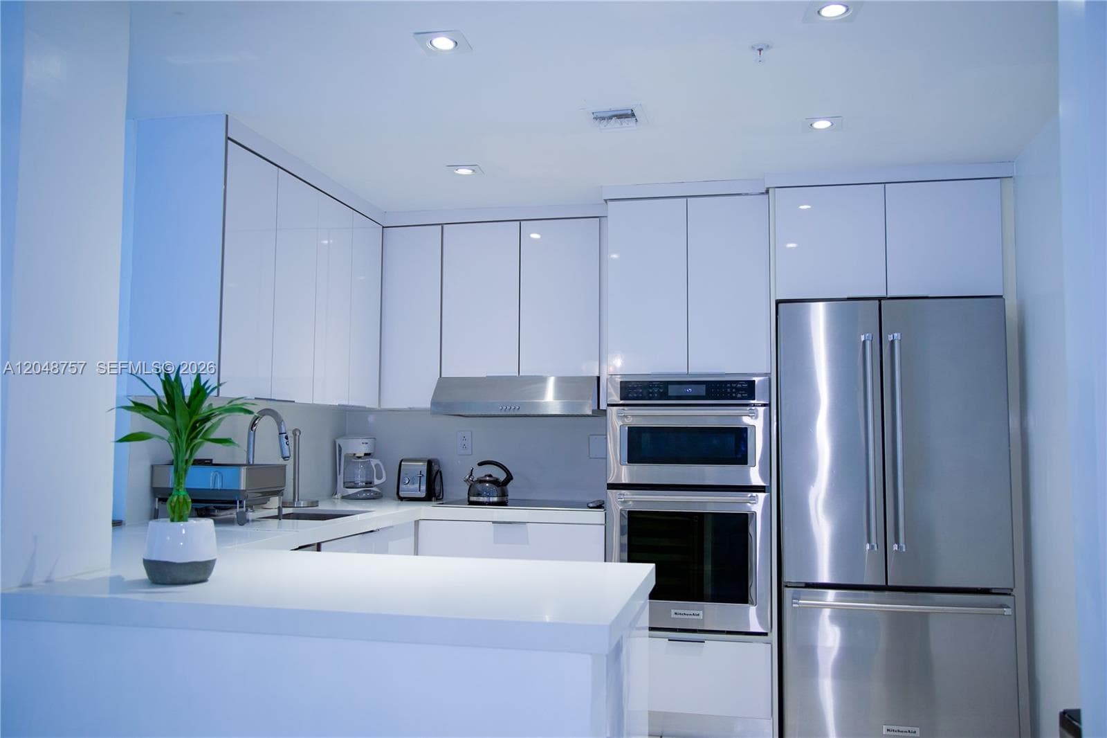 5601 Collins Ave 1614 photo 4