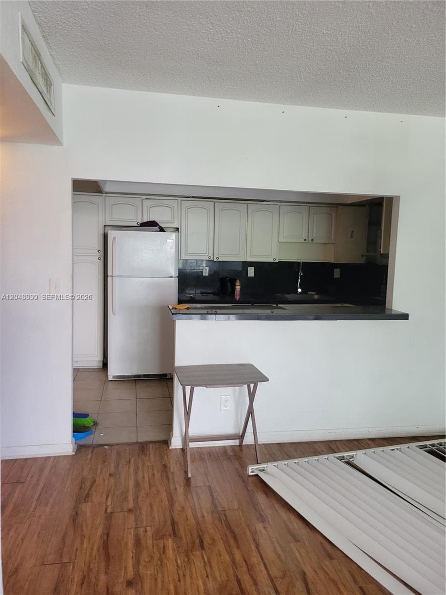 19390 Collins Ave 220 photo 1