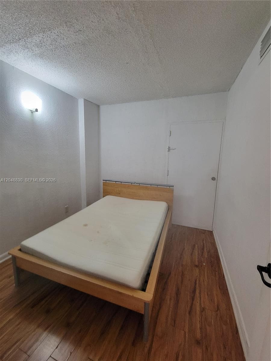 19390 Collins Ave 220 photo 5