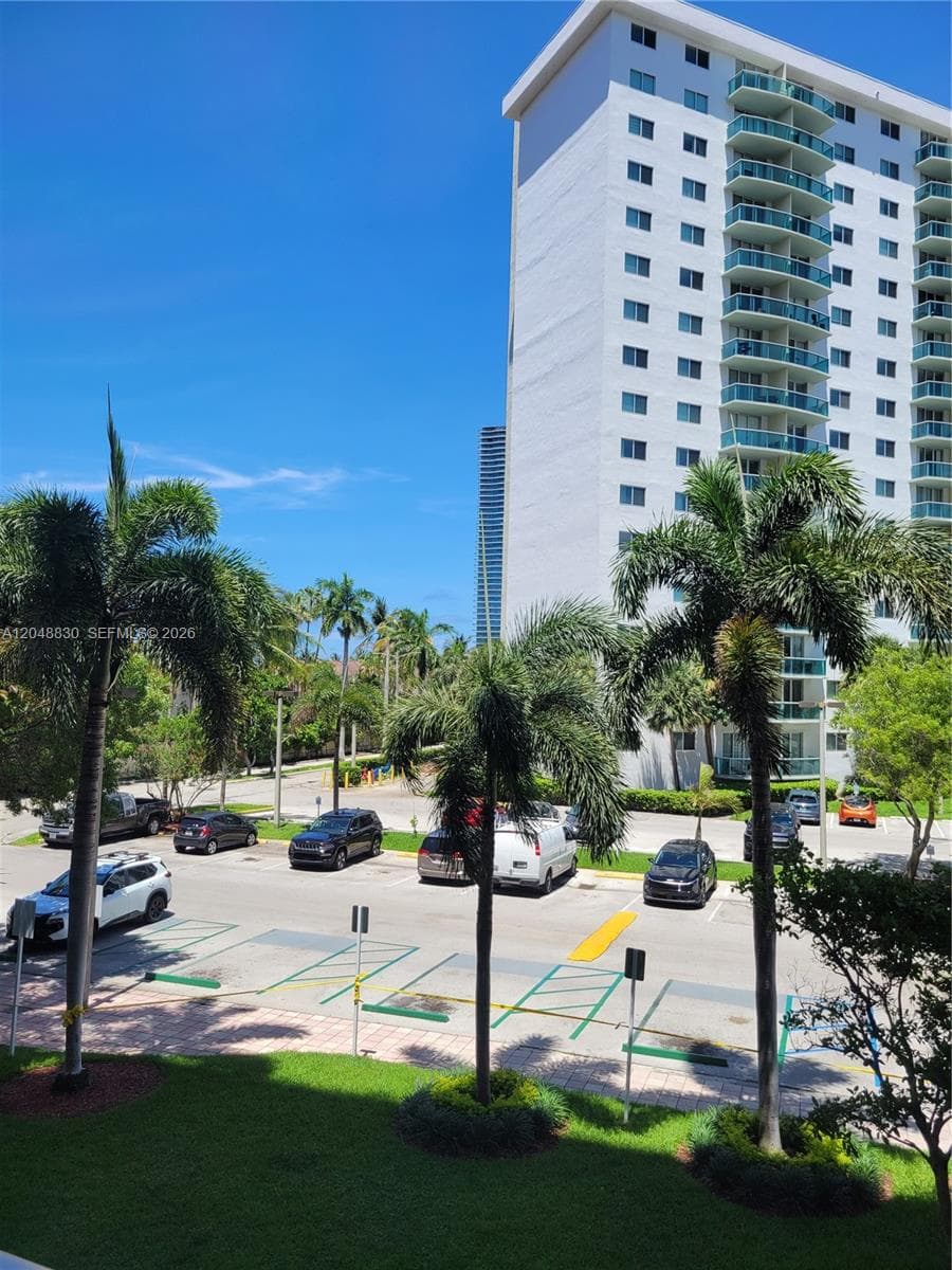 19390 Collins Ave 220 photo 18