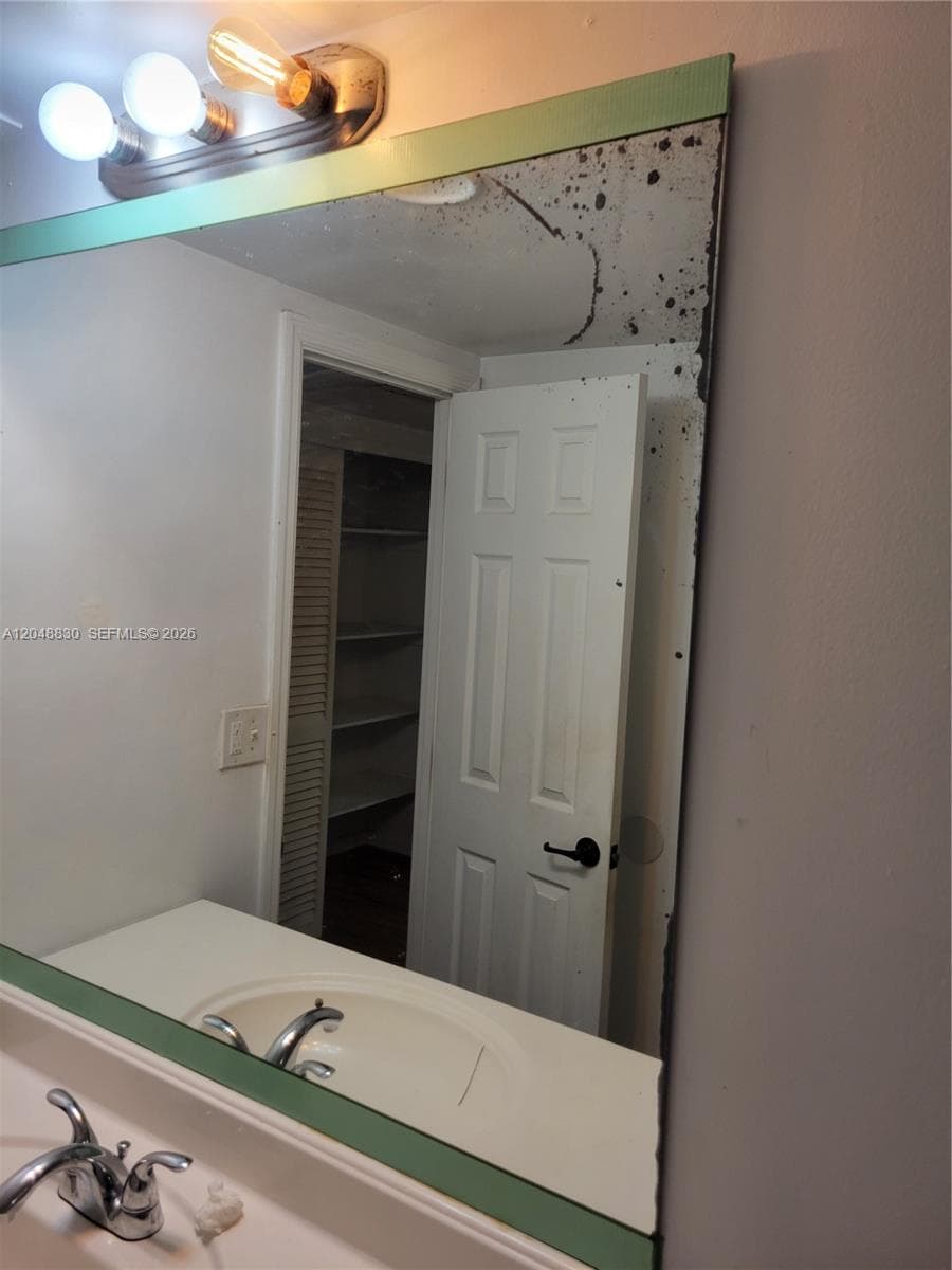 19390 Collins Ave 220 photo 11