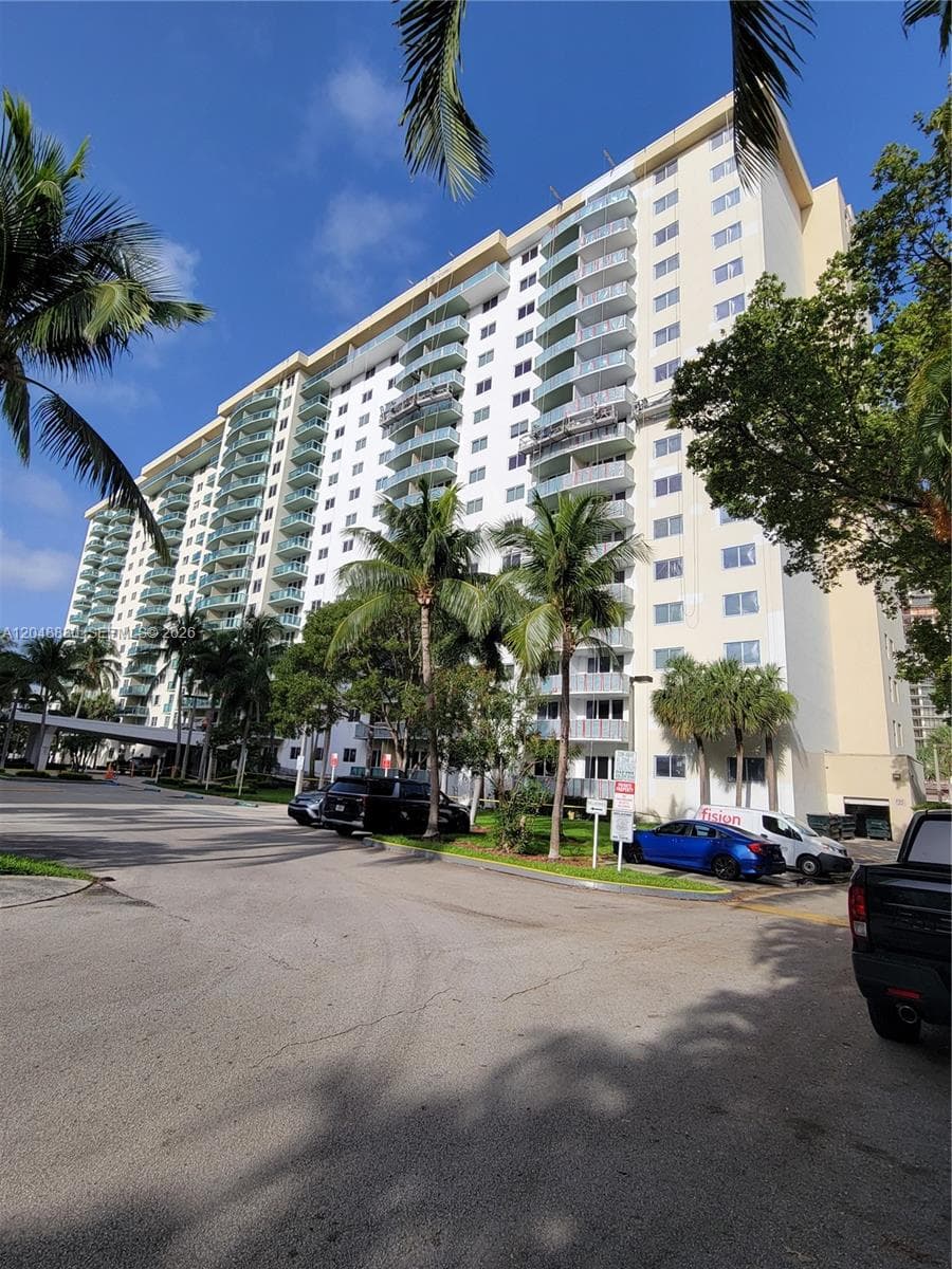 19390 Collins Ave 220 photo 19