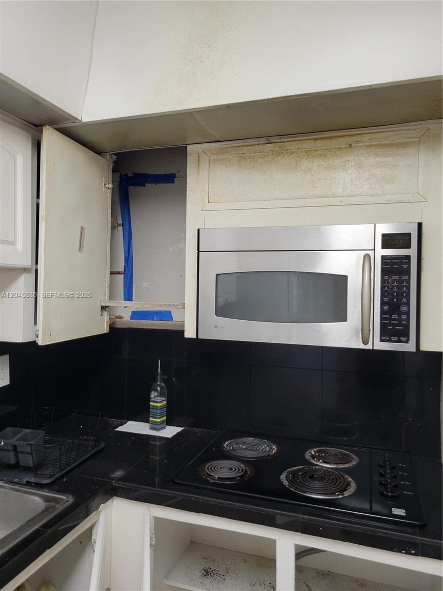 19390 Collins Ave 220 photo 4