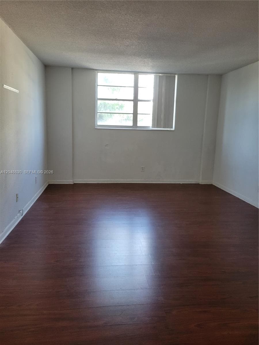 19390 Collins Ave 220 photo 8