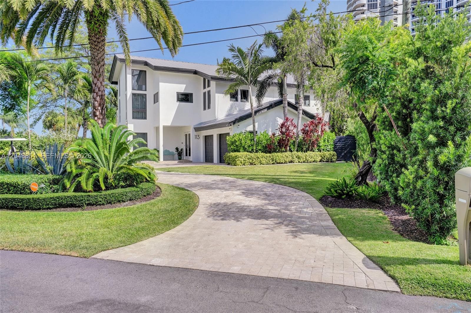 113 Holiday Dr photo 5