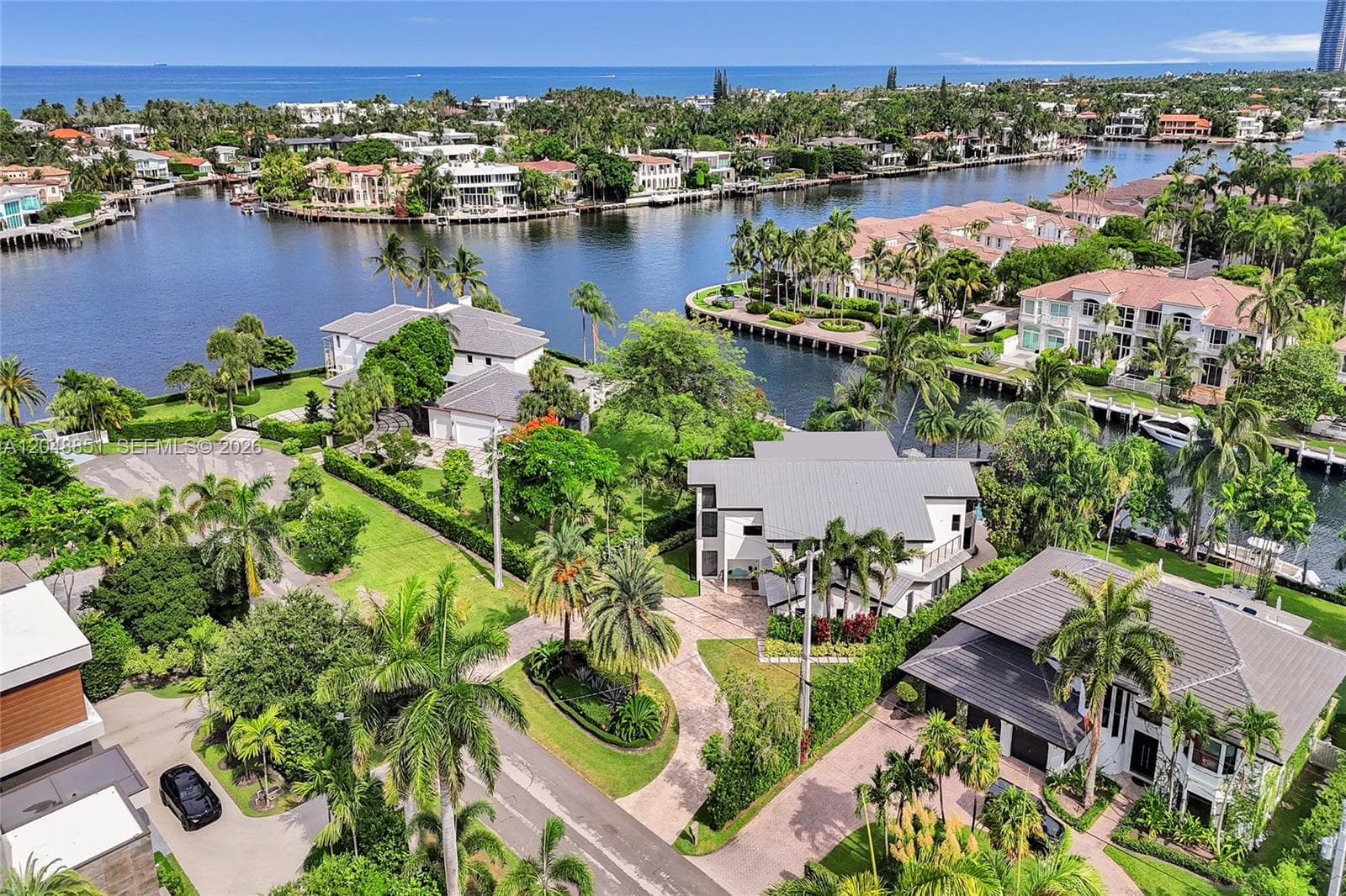 113 Holiday Dr photo 10