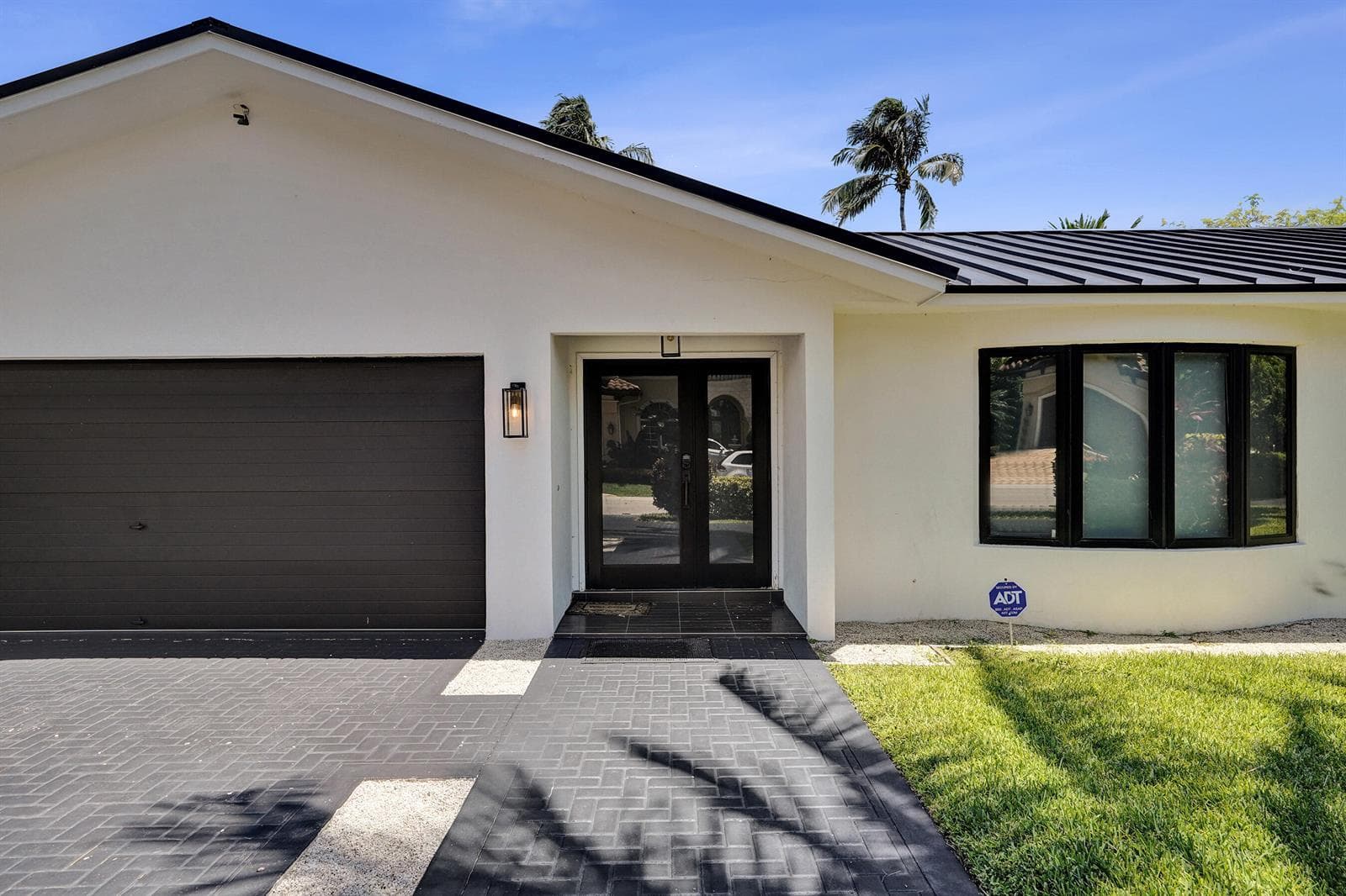 933 Banyan Drive photo 4