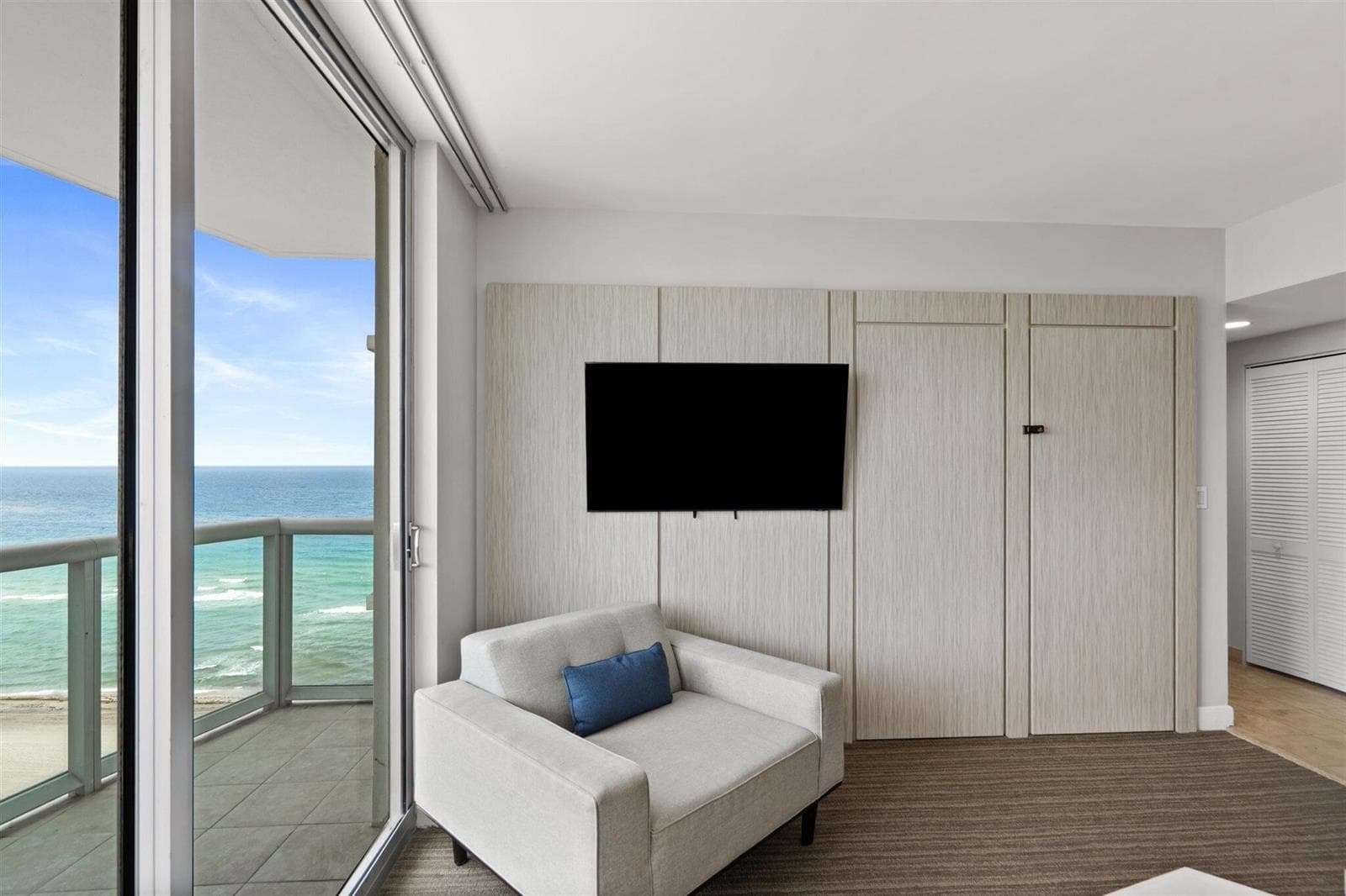 18683 Collins Avenue 1404 photo 8