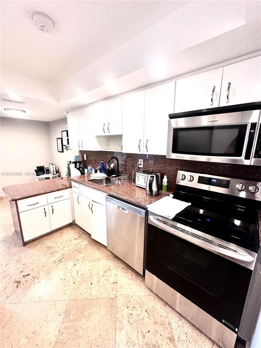18021 Biscayne Blvd 702 photo 2