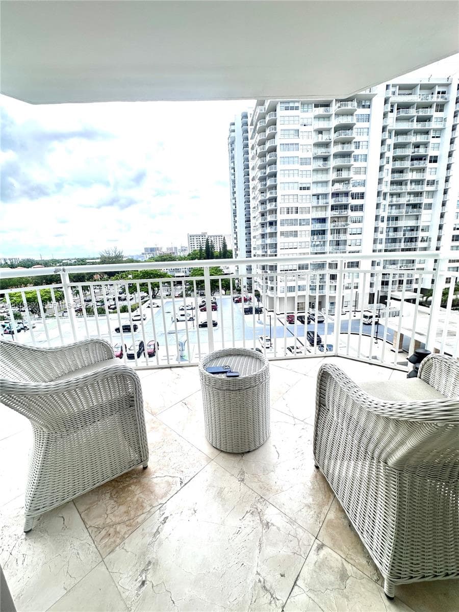 18021 Biscayne Blvd 702 photo 5