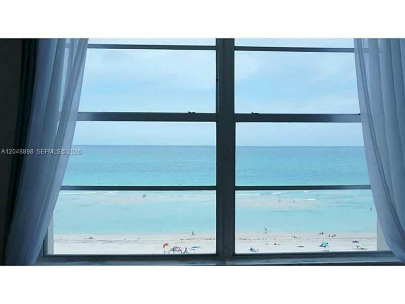 2899 Collins Ave 1143 photo 6