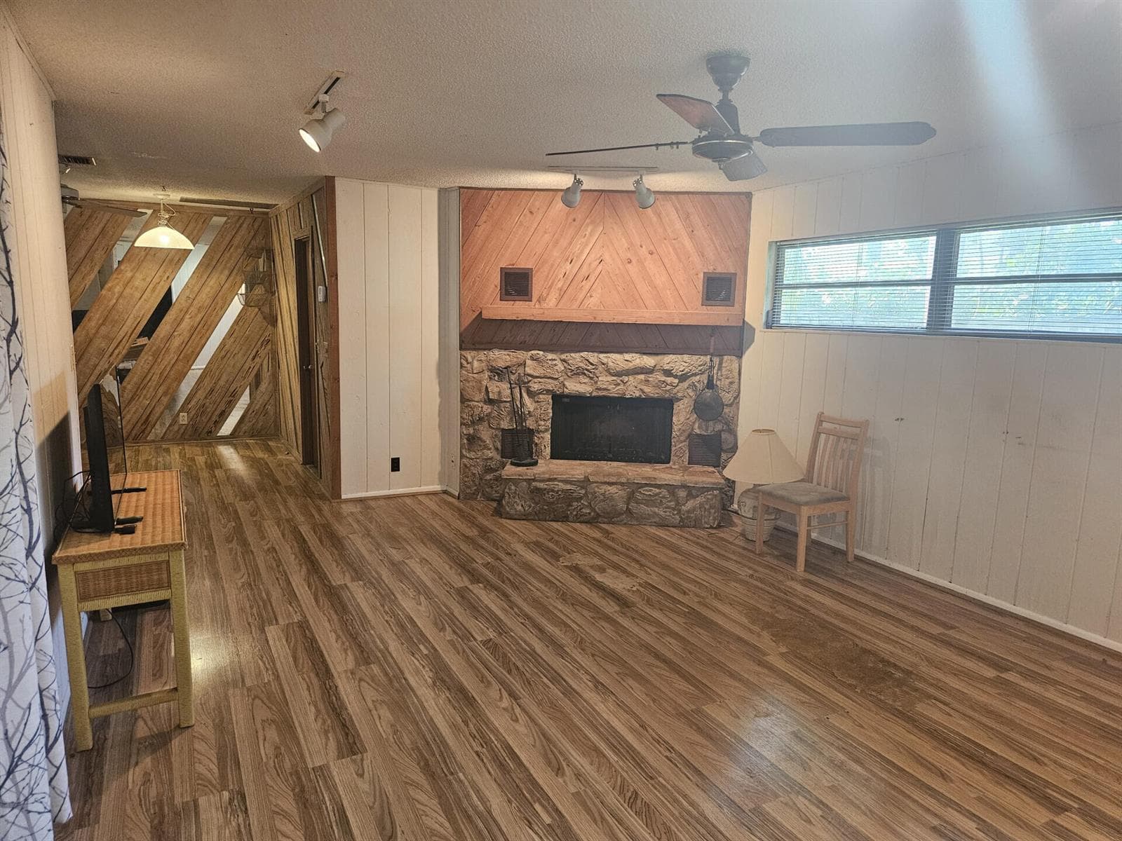 596 Greenwood Drive photo 6