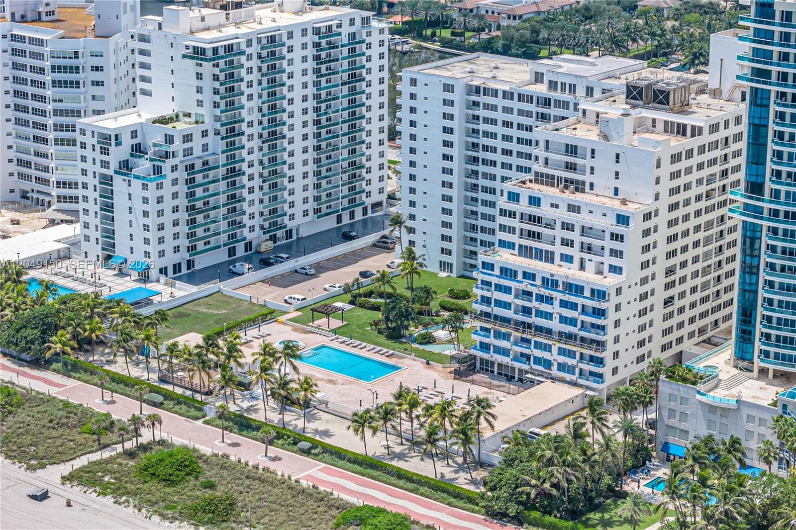 5005 Collins Ave 509 photo 2