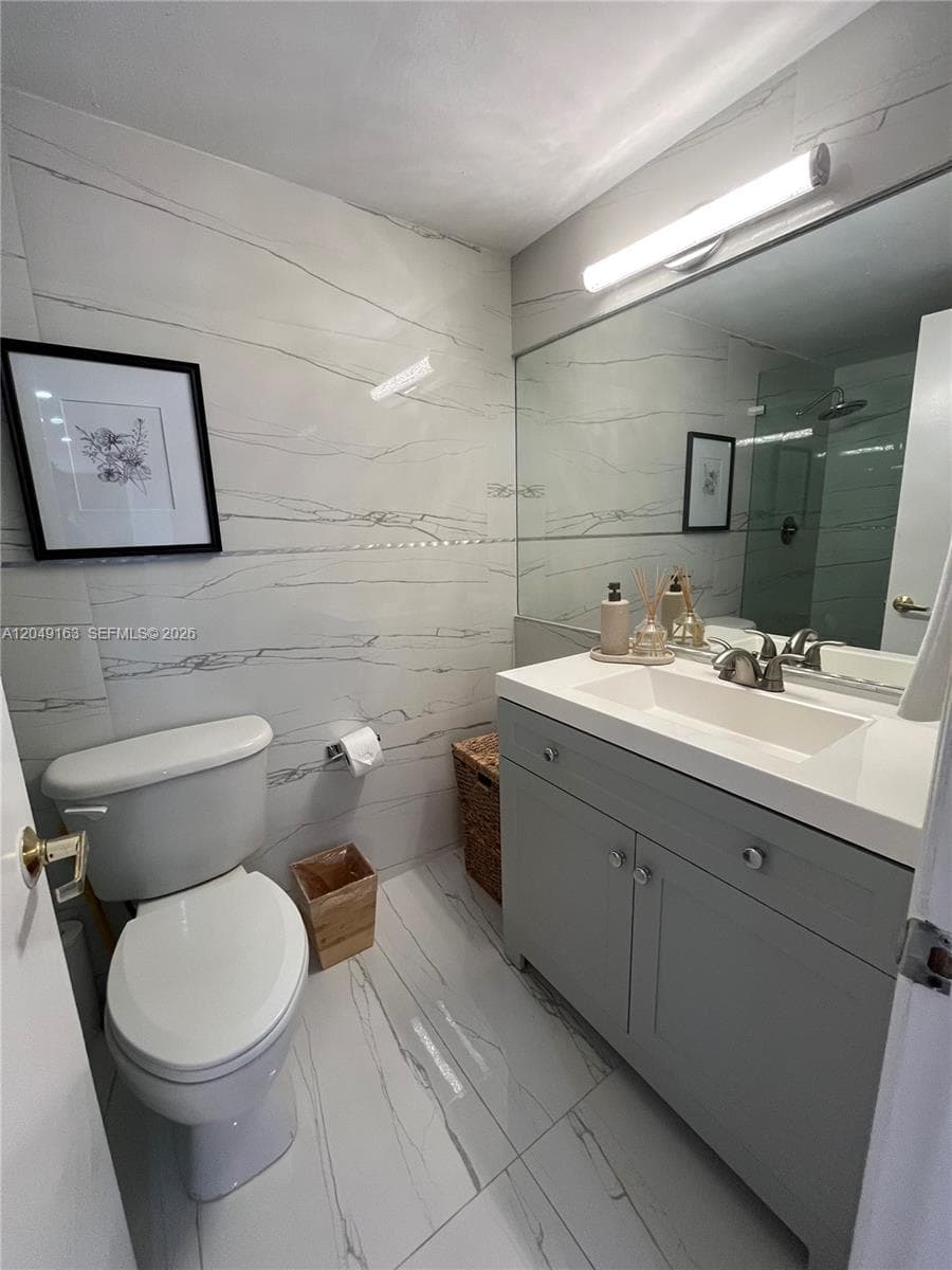 2301 Collins Ave 326 photo 13