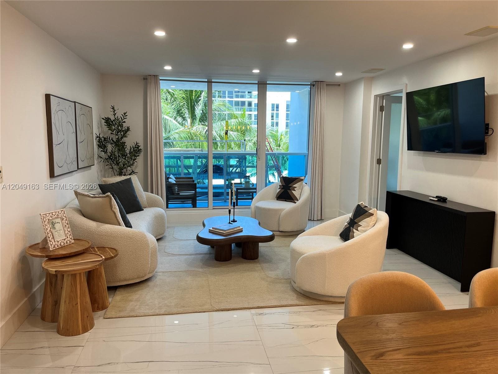 2301 Collins Ave 326 photo 1