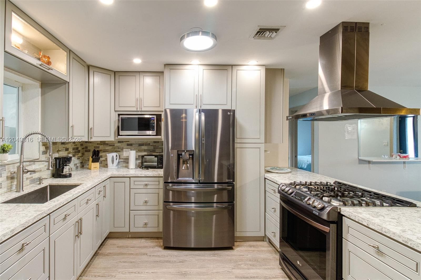 3039 Grant St 3039 photo 10