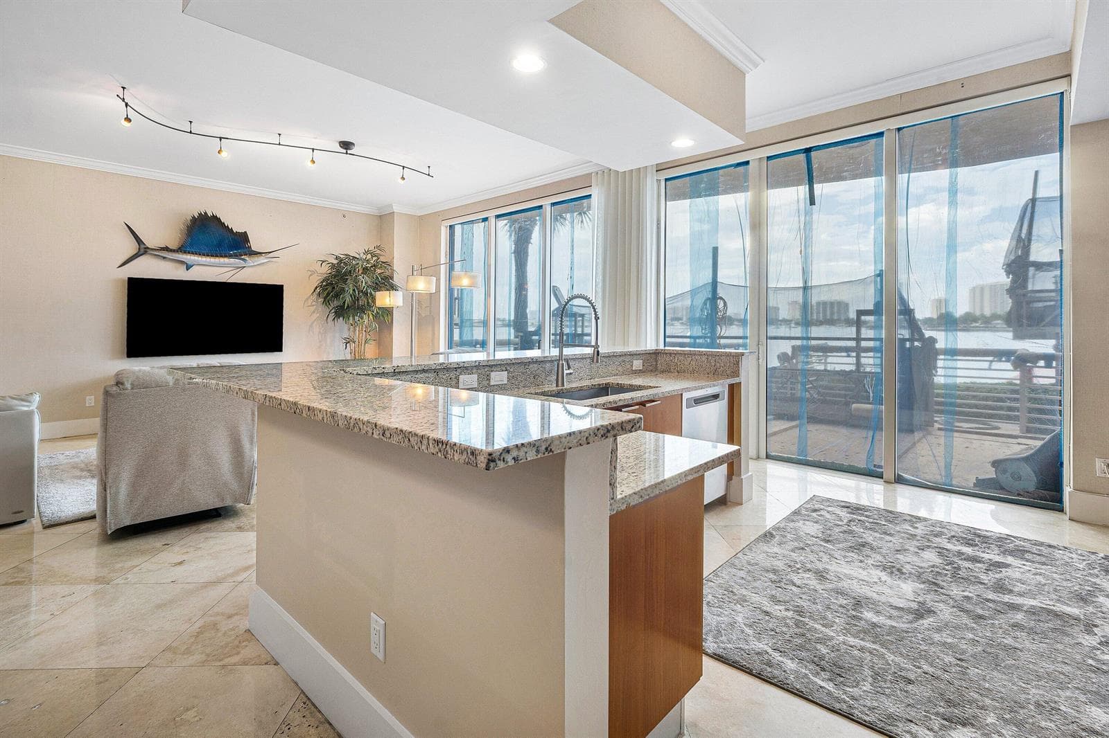 2640 Lake Shore Drive 107 photo 2