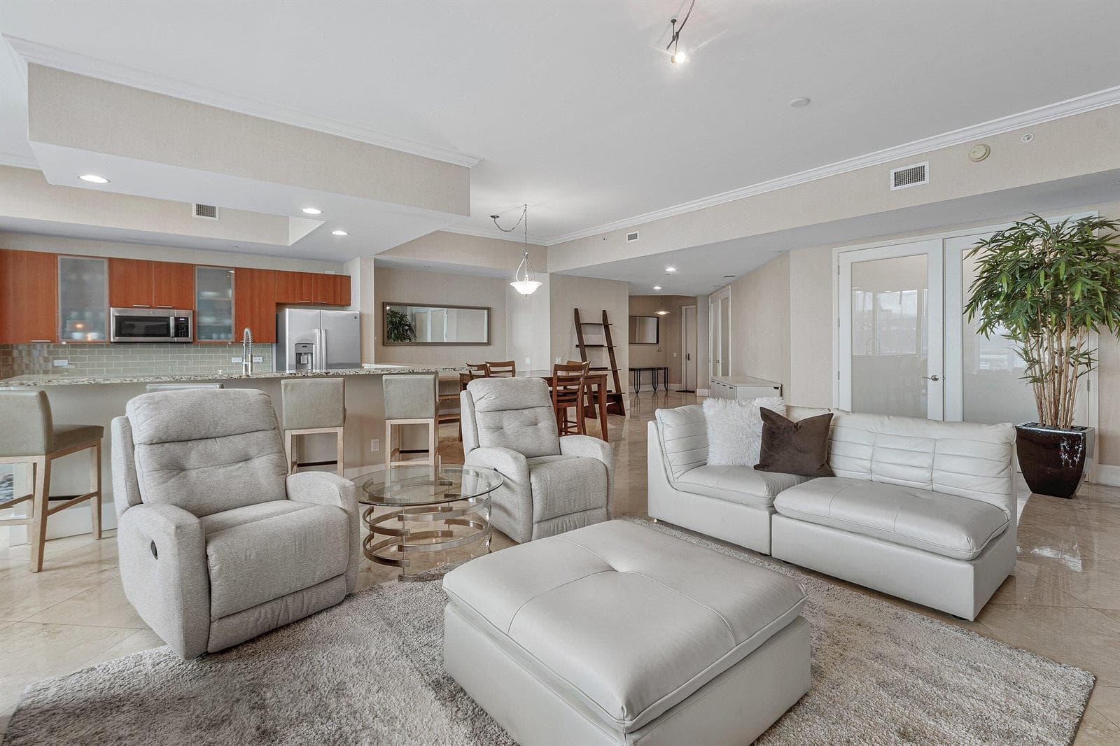 2640 Lake Shore Drive 107 photo 6