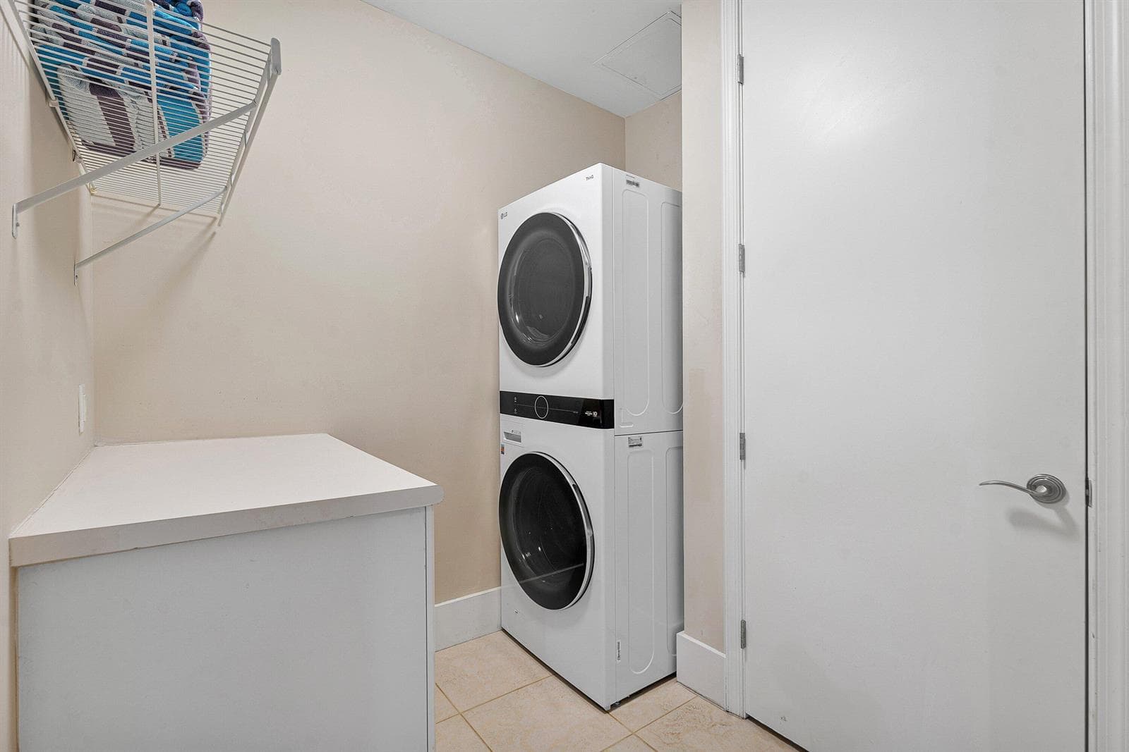 2640 Lake Shore Drive 107 photo 22