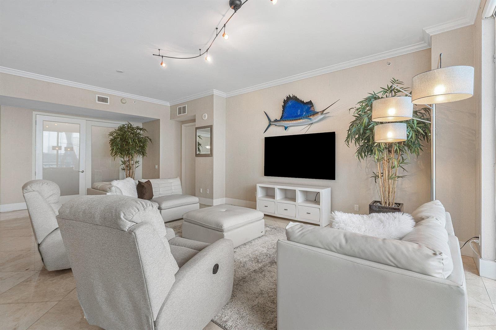 2640 Lake Shore Drive 107 photo 7