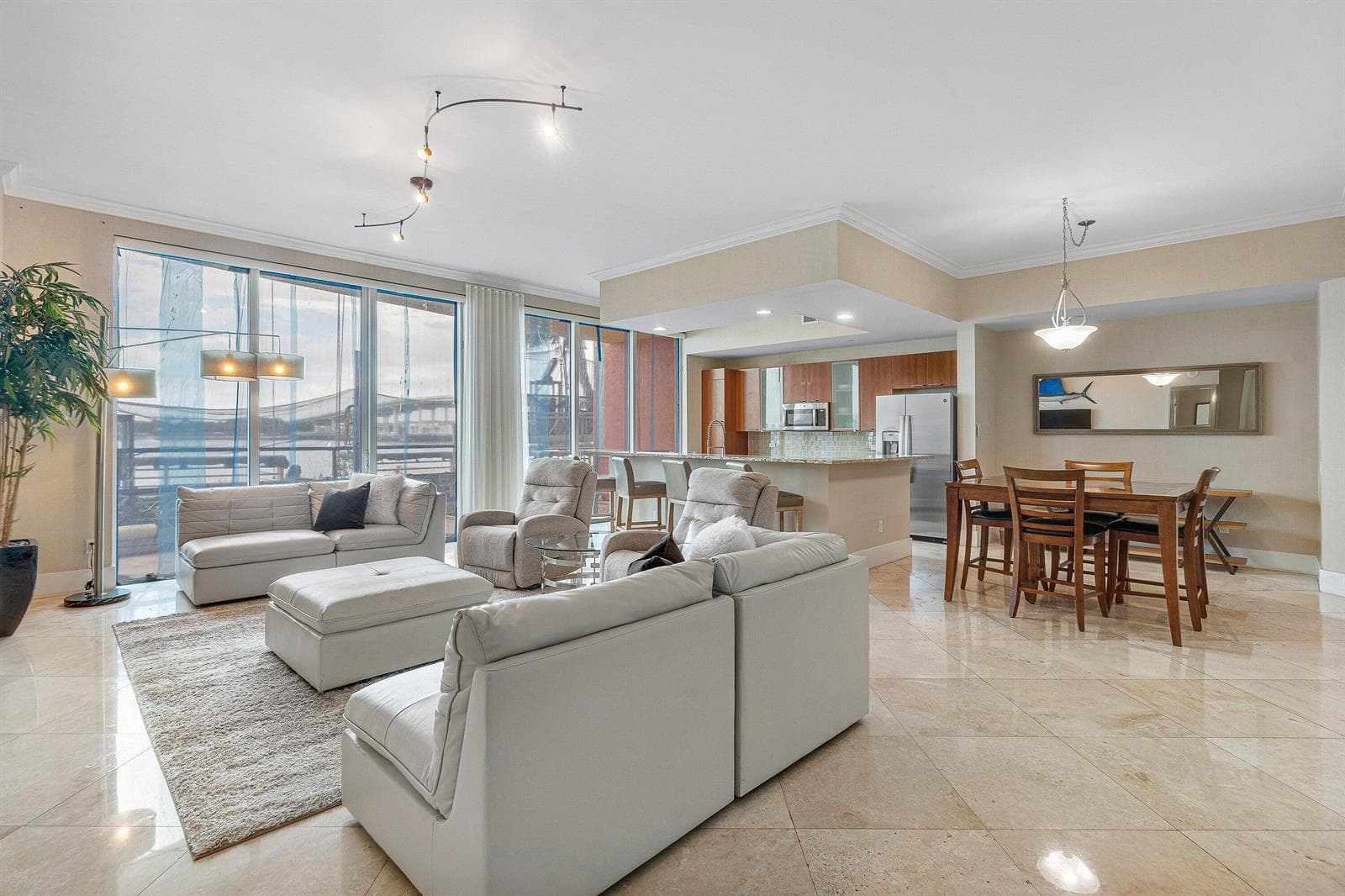 2640 Lake Shore Drive 107 photo 1