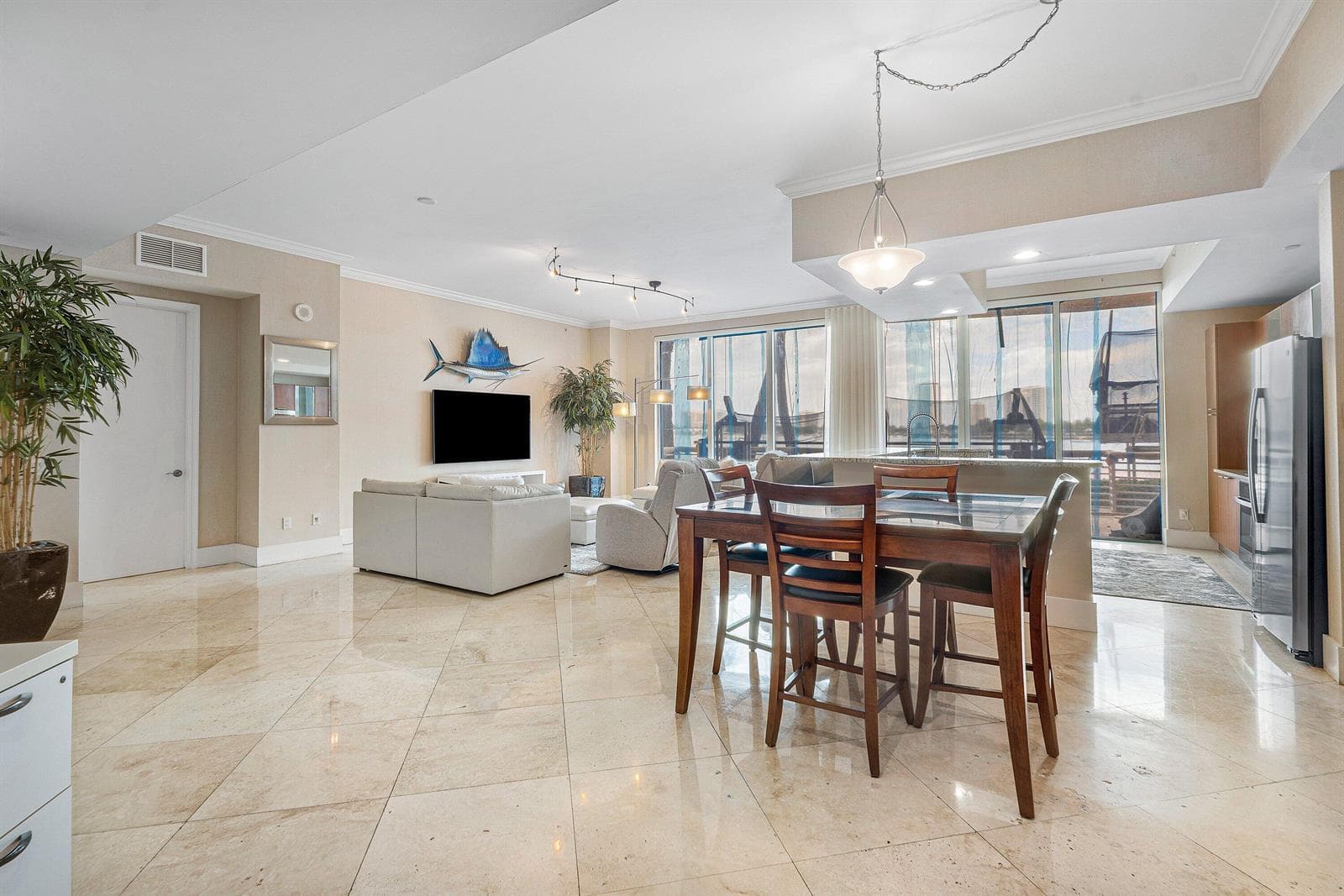 2640 Lake Shore Drive 107 photo 5
