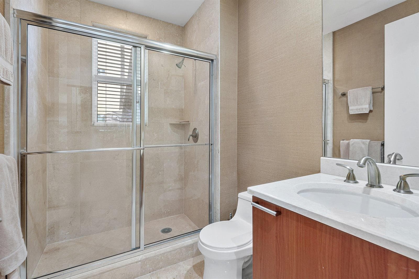 2640 Lake Shore Drive 107 photo 20