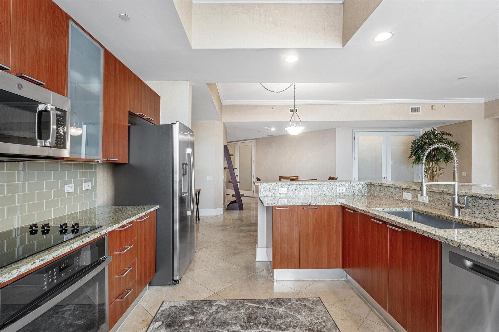 2640 Lake Shore Drive 107 photo 10
