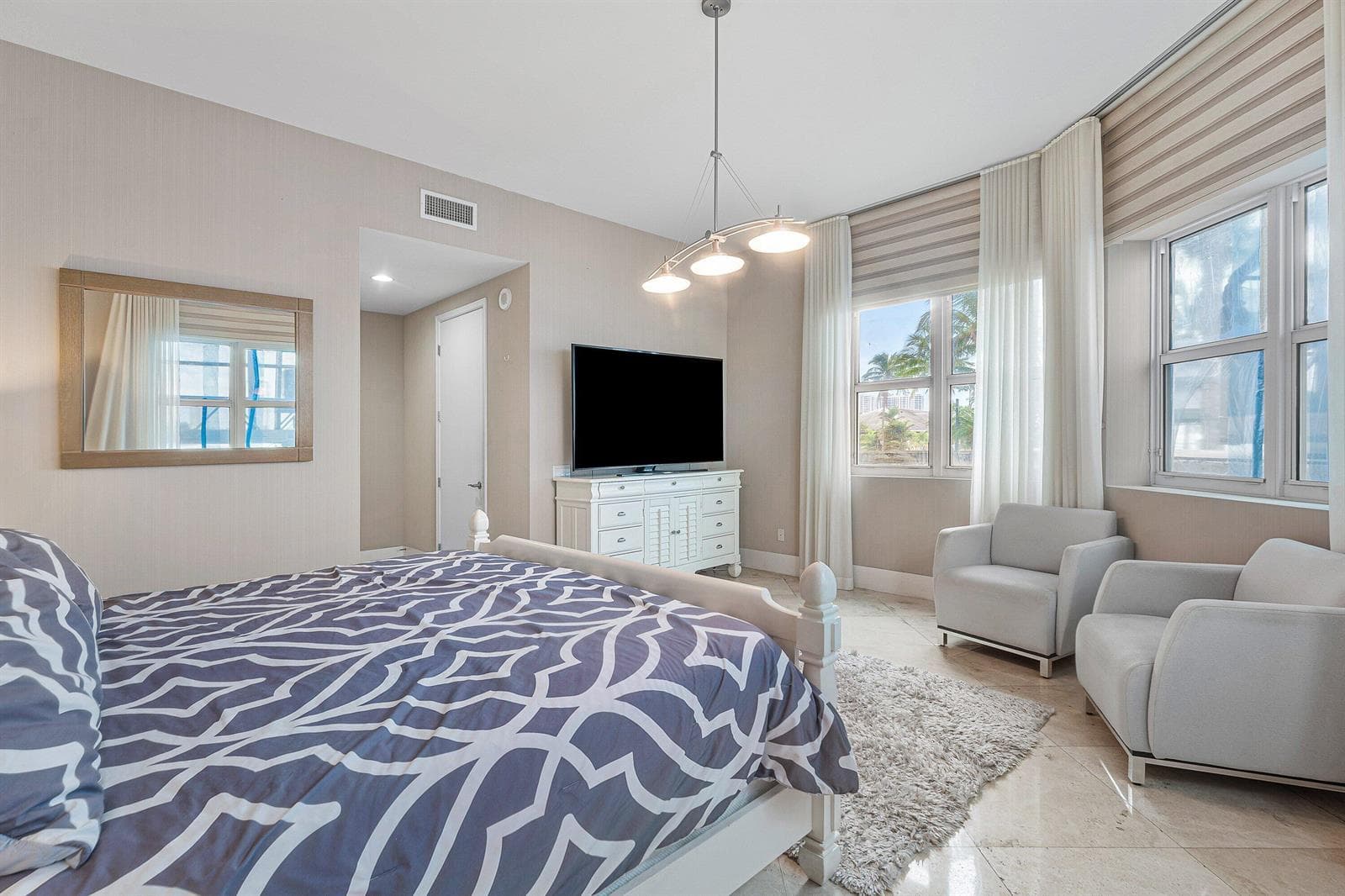 2640 Lake Shore Drive 107 photo 14